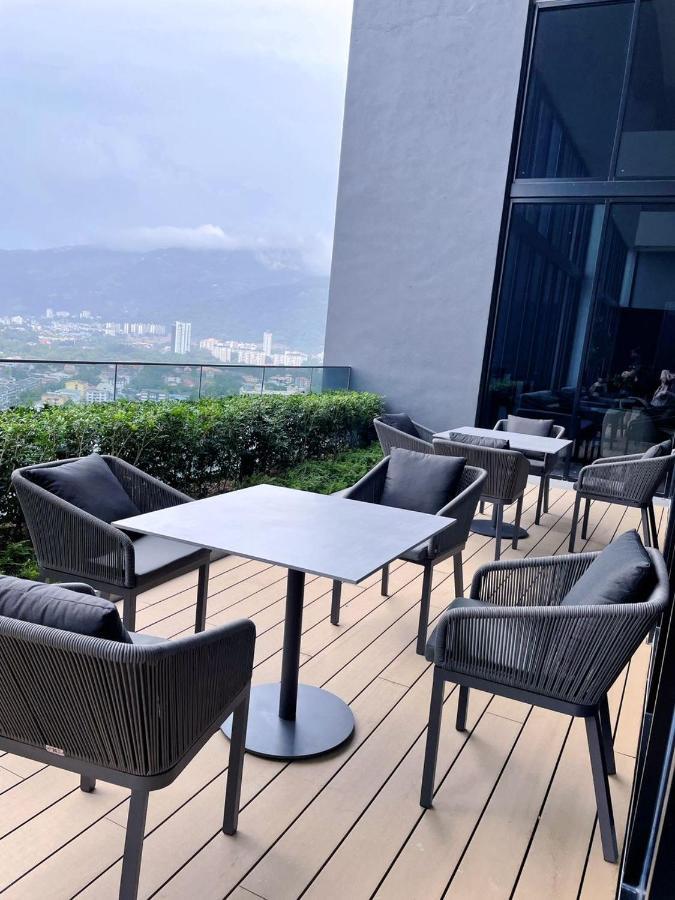 Apartment 2br Luxury #rooftoppool #beacon George Town