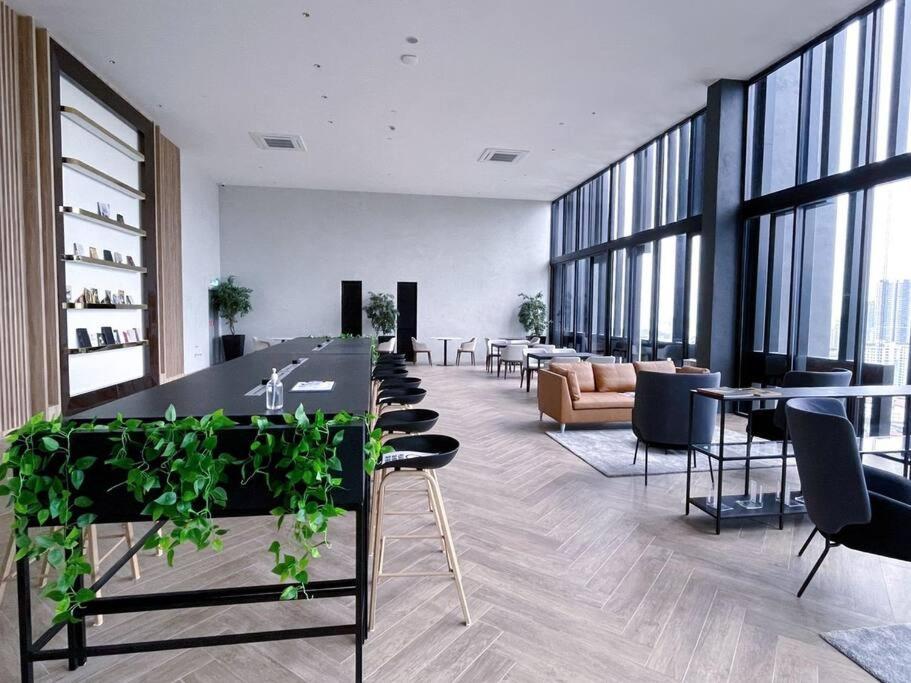 2br Luxury #rooftoppool #beacon Apartment George Town