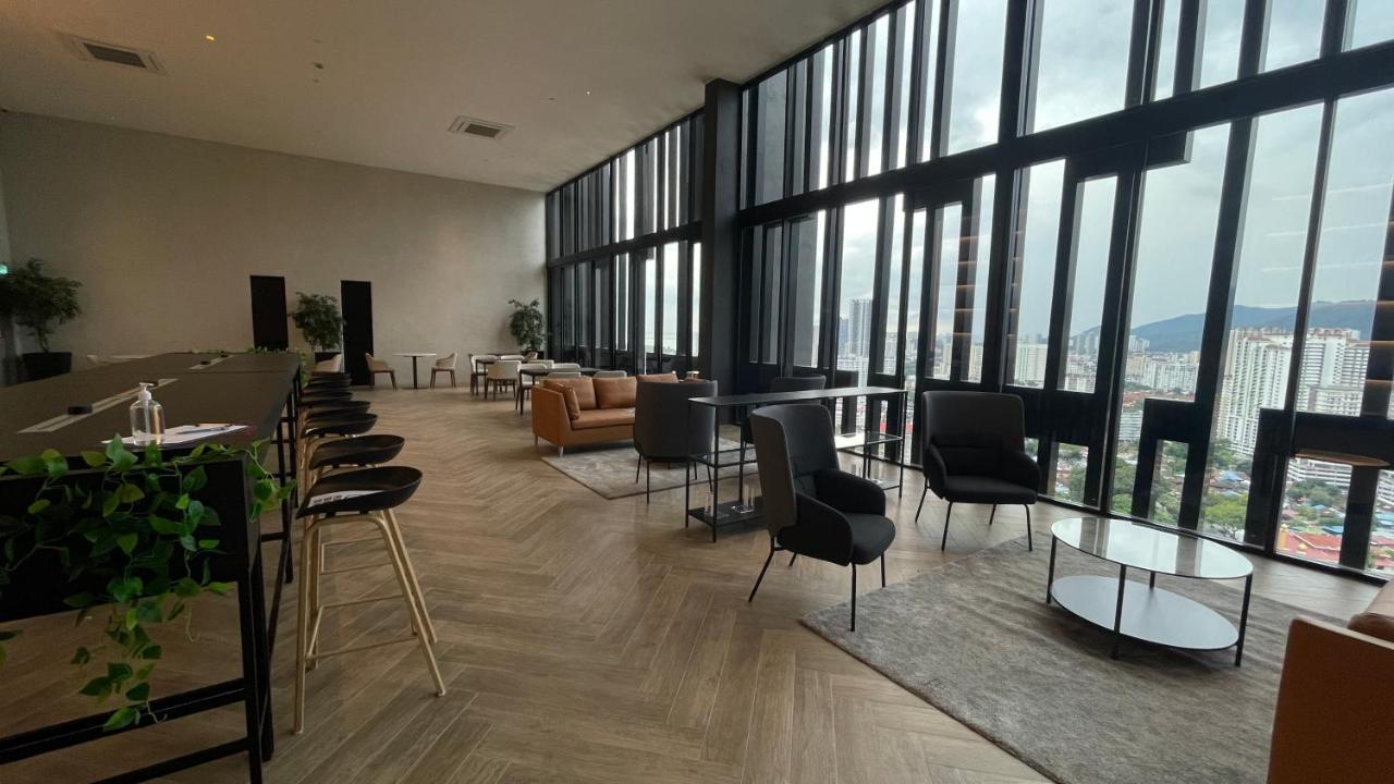 2br Luxury #rooftoppool #beacon George Town